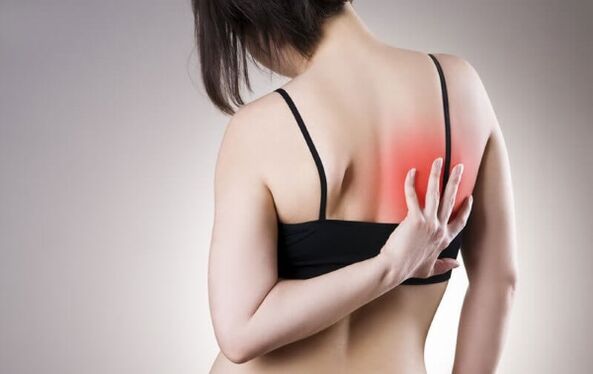 Dorsago, che accompagna l'osteocondrosi toracica, si manifesta con un dolore acuto durante il movimento