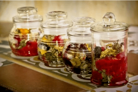 Infusioni di erbe e tè sono uno dei mezzi di medicina tradizionale nelle patologie articolari